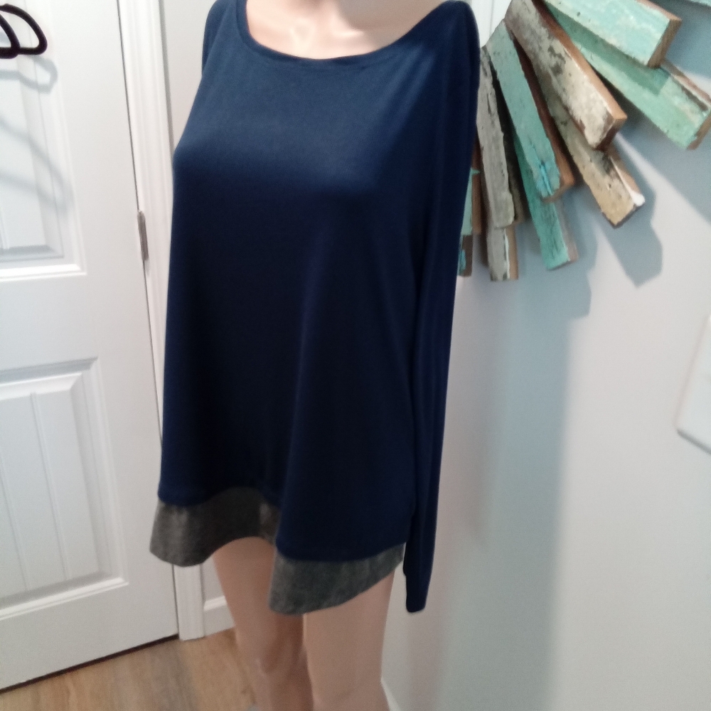 2-$10... Zelos Size XL Navy and Gray Tunic Top Scoop Neck Long Sleeve